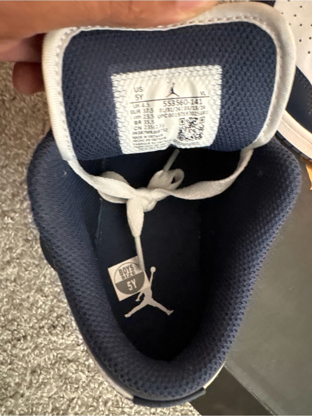 Jordan Low-Top Sneakers in White & Navy - Picture 2 of 3